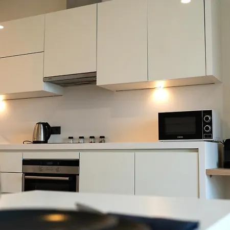 Skyland - 52nd Floor Luxury Studio *