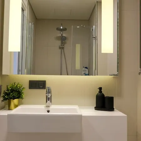 Skyland - 52nd Floor Luxury Studio *